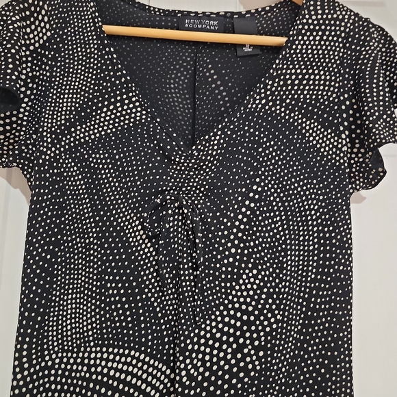 ✨ New York & Company Polka Dot Midi Dress | Chic Minimal Tie Front ✨ - Picture 4 of 6